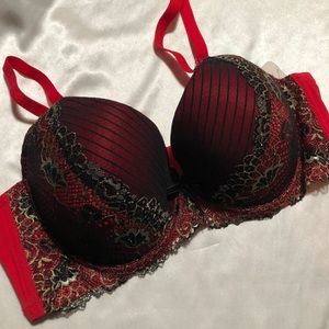 ❤️Tags Qt 42C Black/Red/Gold Lace Bra❤️